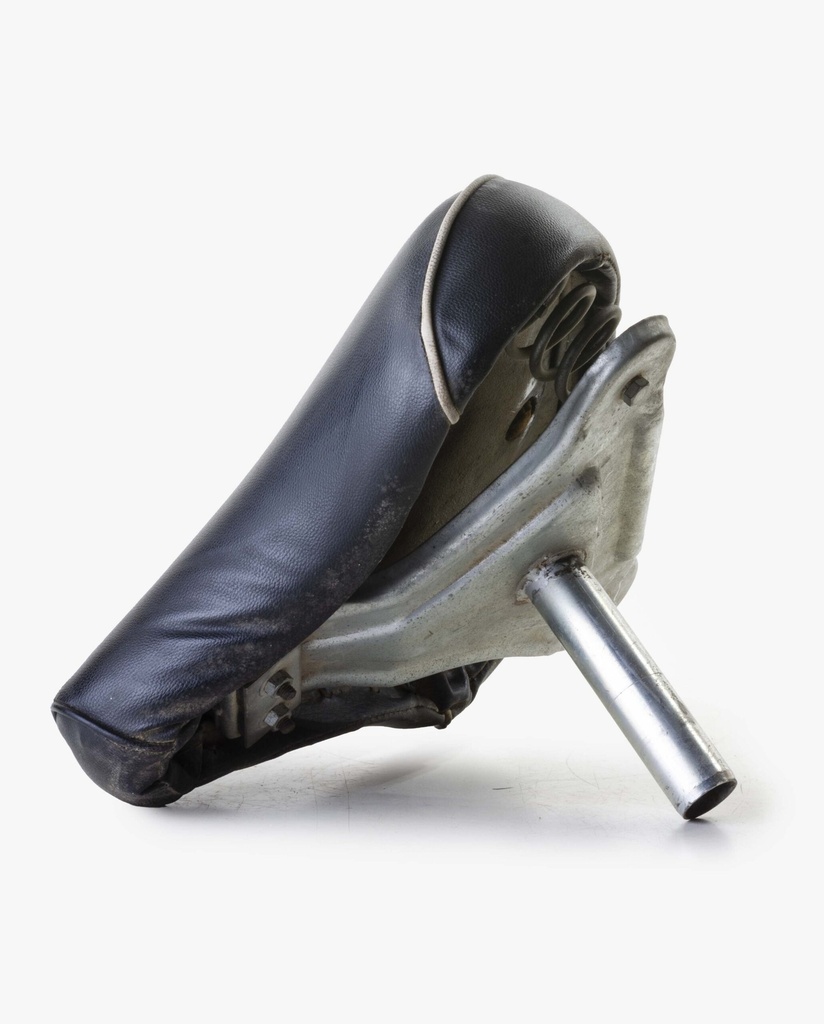 Zadel PF50, oud - Te herstellen